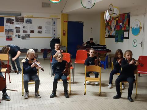 3.concert 19 déc 2023 remplissage encore plus chaises Thumbnail